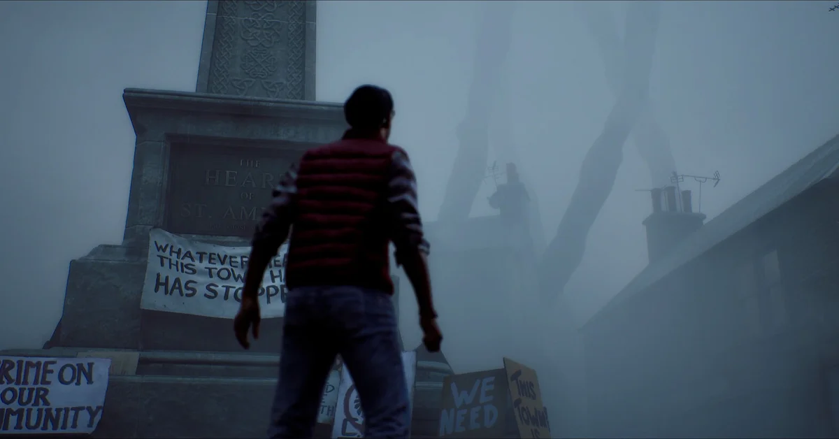 Simon standing at a monument in the fog of St. Amelia in Silent Hill Townfall