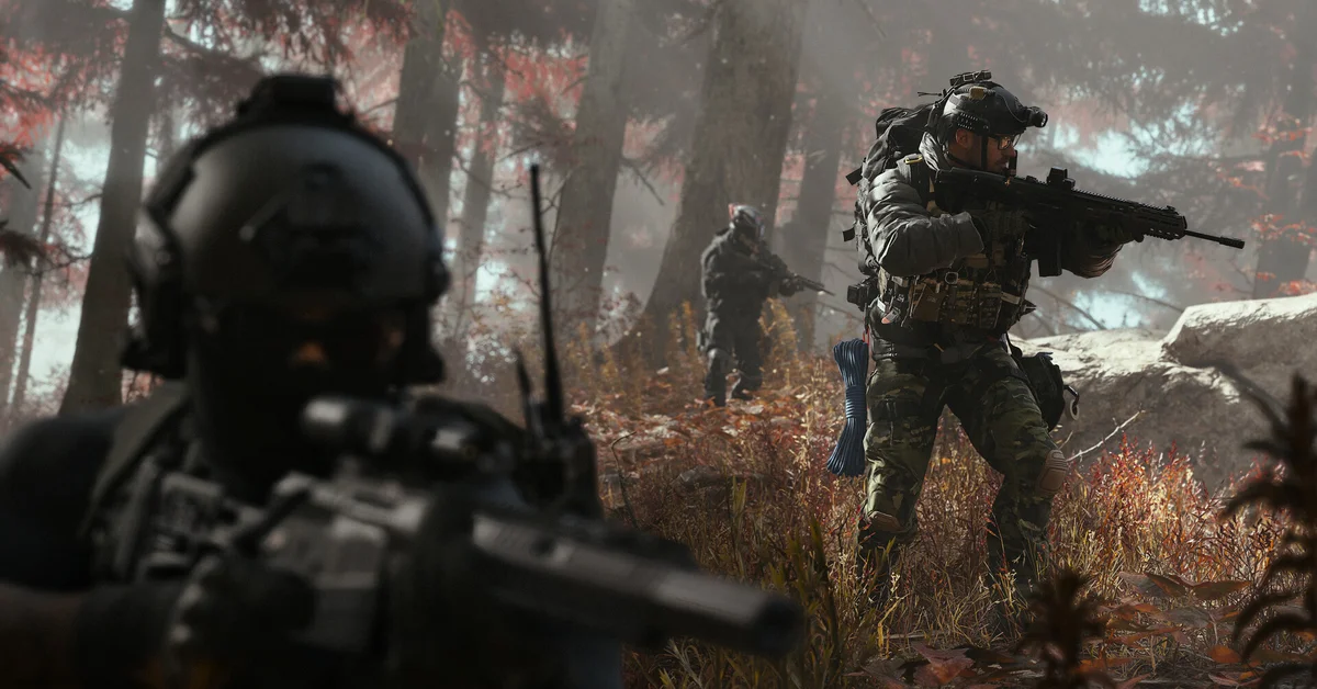 Armed operators moving through a misty autumn forest in Call of Duty Modern Warfare 4