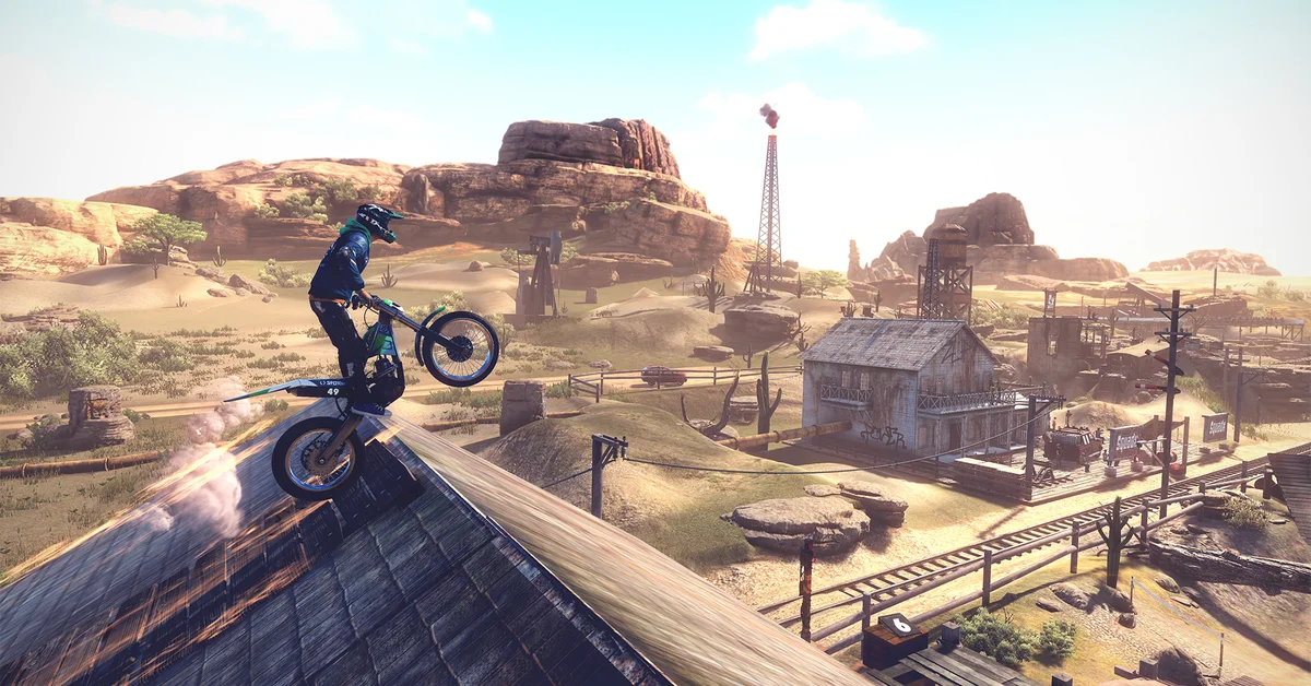 A rider balances a dirt bike on a rooftop in a desert stage of Trials Rising, the last Trials game from RedLynx